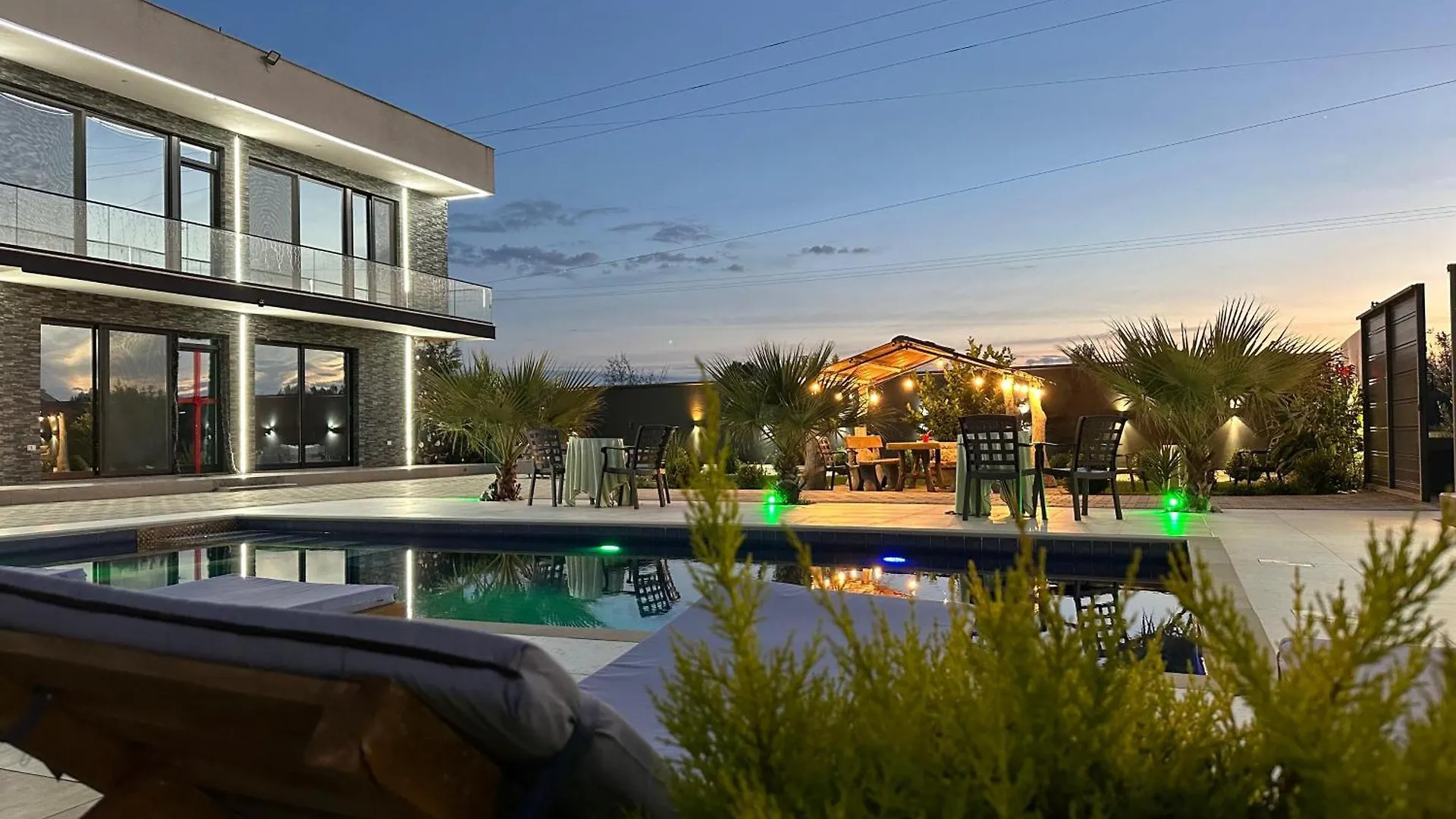 Adrians Villa Draç Albania
